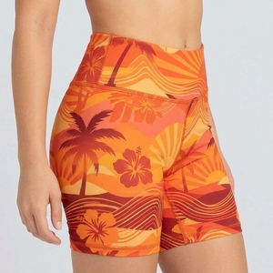 Shorts de pole dance para mujer con tela antideslizante que ofrecen un ajuste cómodo, un contacto seguro, un movimiento suave y un soporte flexible. - Product Image 4