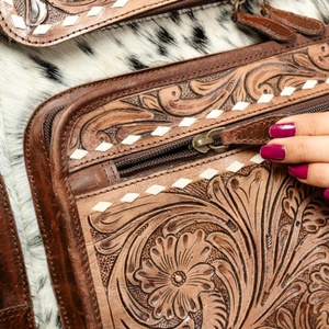 LW Sac à dos pour femmes en cuir de vache véritable Style bohème rock isolé Sac pour ordinateur portable PVC Sac à bandoulière résistant à l'eau - Product Image 3