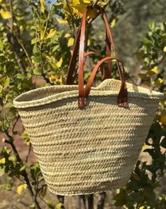 Panier en paille marocain fait main avec poignées en cuir - Product Image 2