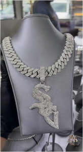 Colgante de Moissanita Personalizable para Hombre, Chapado en Oro Blanco de 14k sobre Plata 925, con Letra Personalizada para Cubanos - Product Image 2