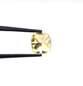 เพชรที่ได้รับการรับรองจาก IGI เพชรที่เพาะเลี้ยงในห้องปฏิบัติการ น้ำหนัก 0.55 กะรัต รูปทรงคุชชั่น สีเหลืองเข้มพิเศษ ผ่านการทดสอบเครื่องตรวจสอบเพชร สำหรับเครื่องประดับสั่งทำ - Product Image 5