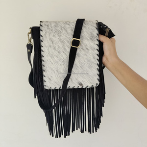 Bolso bandolera de cuero genuino con flecos de pelo de vaca estilo gitano, bolso de hombro bohemio para mujer, estilo western, personalizado OEM, bolso rústico de vaquera. - Product Image 3