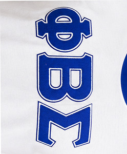 Camiseta de Algodón Blanca para Hombre Phi Beta Sigma con Letras Griegas Azules, Ribete en Contraste, Corte Regular, Estilo Casual, Cuello Redondo, Manga Corta - Product Image 4