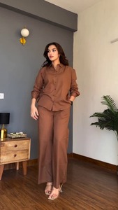 Conjunto Casual Elegante para Chicas, Camisa con Cuello en V y Botones con Mangas Largas y Pantalón, de la India, con Bloques de Color, Rayón Sólido, Alta Demanda - Product Image 3