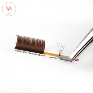 Extensiones de Pestañas Personalizadas Hechas a Mano, Veganas, Libres de Crueldad Animal, Naturales, Suaves, Mate, con Efecto Pluma, Pestañas Postizas Marrones de Longitud Mixta - Product Image 4