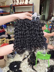 Plusieurs longueurs de paquets de vague bouclée Extensions de cheveux de couleur naturelle Paquets de cheveux humains vietnamiens avec fermeture au prix de gros - Product Image 2