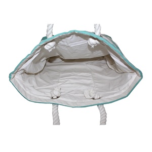 กระเป๋าชายหาดผ้าแคนวาสขนาดจัมโบ้ลายทางทันสมัย ปิดด้วยแม่เหล็ก บุฟองน้ำด้านใน ขนาด 12 ออนซ์ พร้อมหูหิ้วเชือกเกลียว - Product Image 6