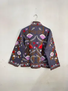 Chaqueta Bordada Suzani Gris, Chaqueta de Algodón Boho Multicolor con Flores, Abrigo Étnico Hecho a Mano para Mujer, Cuello Alto, Estilo Vintage - Product Image 5