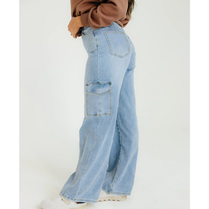 Jean cargo bleu clair pour femme, taille mi-haute, coupe ample, longueur intégrale, en denim uni, style décontracté printemps, avec poches, effet délavé - Product Image 5