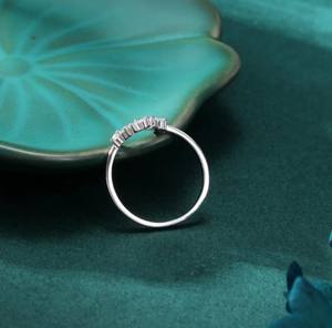 Anillo de Plata de Ley con Ramo de Hortensias y Cuatro Flores de Cristal, Anillo Pequeño con Cristales de Circonia Cúbica - Product Image 5