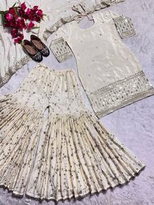 Ensemble Sharara et Dupatta en Soie Chinon de Haute Qualité, Broderie Fantaisie et Sequins, Idéal pour Mariage et Fêtes, Lavable en Machine, Prêt à Porter - Product Image 6