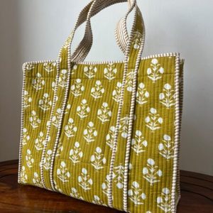 Sac fourre-tout matelassé en coton à rayures imprimées citron avec poche avant et ouverture supérieure pour femme - Product Image 3