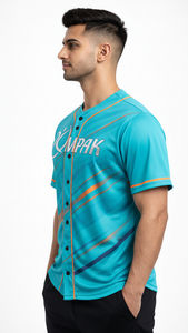 Camiseta de béisbol con estampado completo y acabado de sublimación premium, ideal para equipos deportivos y marcas de estilo de vida. - Product Image 3