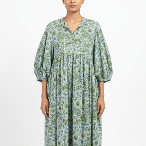Belle robe en coton à motifs floraux, imprimée à la main, pour un usage décontracté. - Product Image 1
