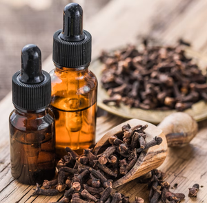 Acetato de Eugenilo de Alta Calidad al por Mayor, Compuesto Aromático Natural para Perfumes, Jabones, Velas y la Industria Cosmética, Suministro a Granel - Product Image 1