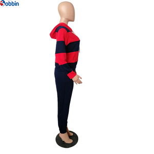 Conjunto deportivo de 2 piezas a rayas personalizado para mujer, chándal con capucha, pantalones deportivos de manga larga, conjunto de ropa deportiva de 2 piezas con sudadera con capucha - Product Image 1