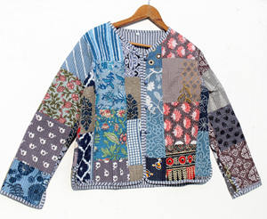 Chaqueta Acolchada de Algodón Unisex Hecha a Mano en India, Ligera y Cálida para Cada Temporada, Diseño Floral con Parches, Transpirable - Product Image 1