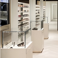 Vitrine à bijoux en verre de luxe avec support mural pour les magasins de détail - Taille et couleur personnalisables
