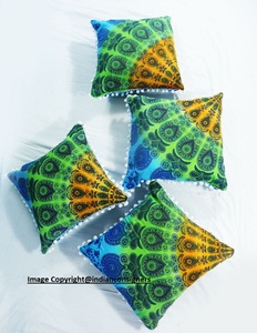 Funda de cojín cuadrada sólida con mandala de pavo real, 100% algodón, decoración étnica moderna y única para el hogar, de consignantes indios. - Product Image 3