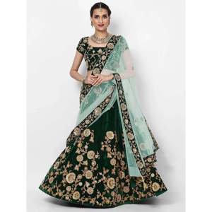 Accesorios Étnicos: Lehenga Choli de Terciopelo Bordado en Verde Botella con Dupatta Verde Pastel - Product Image 1