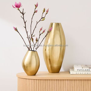 Vase à fleurs en métal de qualité supérieure, parfait pour les salons de luxe et les espaces décoratifs - Product Image 3