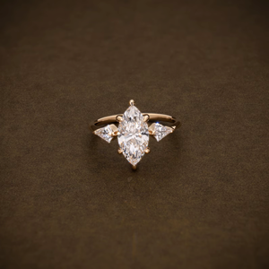Anillo de Compromiso con Diamante Corte Marquesa en Oro Rosa con Piedras Laterales Trillón, Elegante Anillo de Promesa Nupcial, Joyería Fina de Lujo, Regalo - Product Image 1