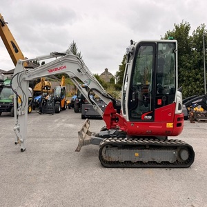 Miniexcavadora Takeuchi Duradera que Ofrece un Rendimiento de Excavación Consistente, una Estructura Robusta, Fácil Control y Versatilidad - Product Image 1