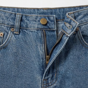 Shorts en jean déchiré taille haute skinny personnalisables pour femme – Collection été – Style décontracté et tendance - Product Image 4