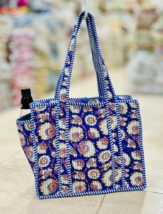 Bolso Tote Acolchado de Algodón con Estampado Floral, Lavable, con Cierre, para Viajes, Compras y Uso Diario - Product Image 3