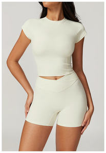 Ensemble de yoga pour femme : Crop top côtelé violet à col en V et dos nageur, leggings taille haute, manches longues, couleur unie, respirant, séchage rapide, devant - Product Image 5