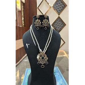 Ensemble de collier et boucles d'oreilles Kundan en moissanite plaqué or de qualité supérieure, élégant et de qualité supérieure, pour femmes, bijoux de créateur pour mariage et soirée - Product Image 1