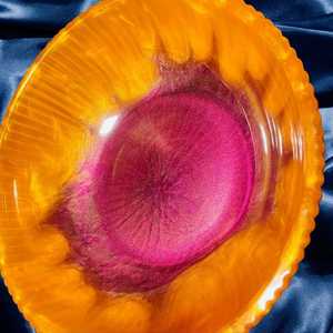 Bol en plastique vintage fait main, orange avec centre rose, design émaillé, pour servir des aliments lors de fêtes - Product Image 2