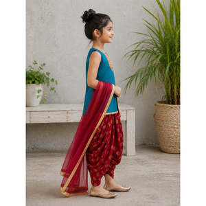 ชุดเดรสเด็กผู้หญิง Twisha-Xpressions ประดับตกแต่งด้วยผ้าโพลีเอสเตอร์แบบ Dhoti Dupatta สีน้ำเงินแดง แขนกุด พิมพ์ลายทั่วตัว ชุดพื้นเมืองสำหรับงานเทศกาลและงานปาร์ตี้ - Product Image 3