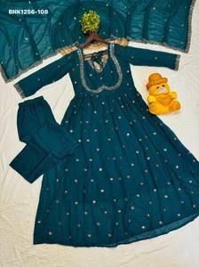 Nueva tendencia de elegancia en vestimenta: Colección de Kurti-Pant Anarkali de georgette con bordados y Dupatta, fabricante de Surat. - Product Image 4