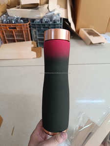 Bouteille d'eau en cuivre indien écologique Direct Drinking Gym Sport Voyage avec couvercle Drinkware Made in India - Product Image 4