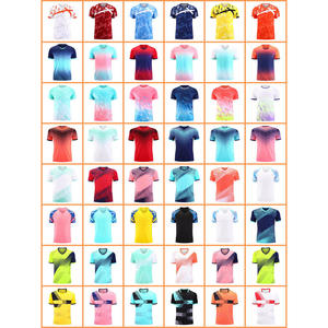 Tenues de football personnalisées sublimées en gros – Ensembles de maillots de football respirants pour hommes et enfants – Vêtements d'entraînement d'équipe à séchage rapide – Kit de sport - Product Image 4