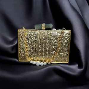 Bolso de mano moderno hecho a mano con piedra natural ecológica y nácar, accesorio de noche elegante y único. - Product Image 2