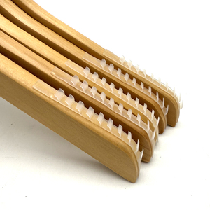 Cintres en bois épais personnalisés avec logo et crochets métalliques, commandes sur mesure acceptées, pinces à pantalons antidérapantes sur mesure - Product Image 3