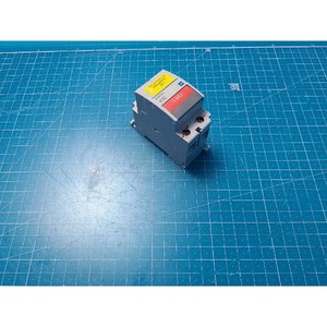 Série Fuji CP30F - Protecteur de circuit bipolaire MCP CP30FM-2P010, utilisé comme pièce détachée pour équipement semi-conducteur d'époque - Product Image 4