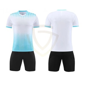 Tenue de football tendance 2026 100 % polyester à manches courtes, vêtement de sport anti-transpiration et antibactérien - Product Image 3