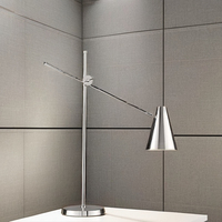 Lampe sur pied moderne en acier inoxydable argenté de style nordique européen avec LED haute luminosité, étanche et à hauteur réglable pour usage hôtelier