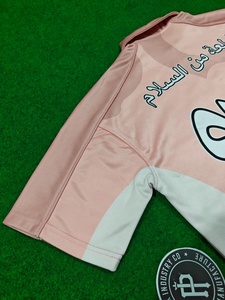 Camiseta Deportiva de Manga Corta para Hombre, Color Rosa y Blanco, Estampado por Sublimación, Diseño Árabe, Secado Rápido, Corte Regular, Estilo Casual - Product Image 6