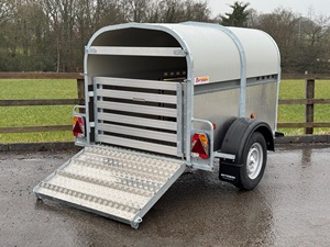 Semirremolque de Acero de Alta Resistencia para el Transporte de Ganado Vacuno, Ovino y Porcino con Capacidad de Carga de 2000 kg, Tamaño Personalizado, Equipo Agrícola - Product Image 6