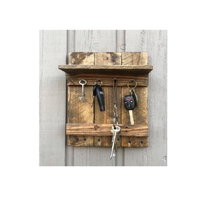 Porte-clés mural en bois contemporain, conçu pour le rangement des clés à la maison et une présentation intérieure attrayante - Product Image 1