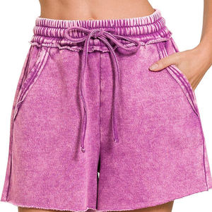 Shorts pour femmes en coton et polyester de qualité supérieure, effet délavé, couleur vintage, imprimé sur toute la surface, logo personnalisé, shorts pour femmes effet délavé - Product Image 3
