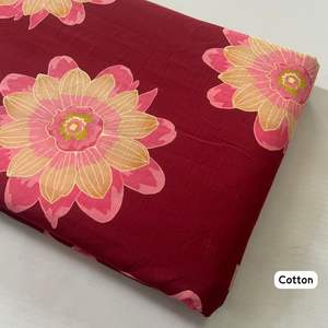 Tela de Algodón Estampada Floral con Base Negra, Material Suave y Transpirable para Vestidos, Kurtis, Camisas, Uso en Textiles del Hogar y Costura - Product Image 3