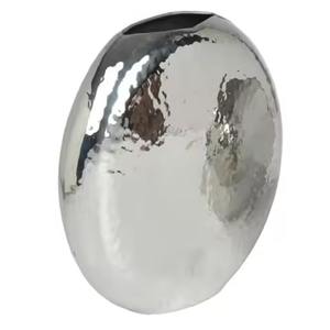 Vases à fleurs modernes en acier inoxydable faits à la main de qualité supérieure pour des arrangements élégants - Product Image 4