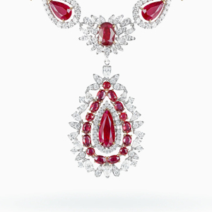 Collar con Colgante de Rubí Chapado en Platino con Diamantes, Diseño Clásico de Flor, Joyería de Boda para Mujer - Product Image 2