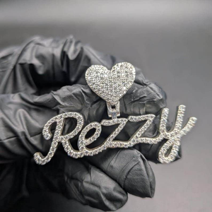 Colgante de moissanita personalizado con nombre, colgante de corazón con letras estilo hip hop, joyería de lujo para hombres y mujeres. - Product Image 6
