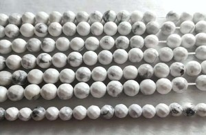 ลูกปัดหินฮาวไลท์สีขาวทรงเหลี่ยมเต็มเม็ด หินหยกขาว สำหรับทำสร้อยข้อมือ DIY เครื่องประดับ - Product Image 2